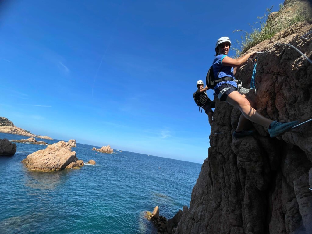 Vía ferrata Cala del Molí Costa Brava con guía desde Barcelona