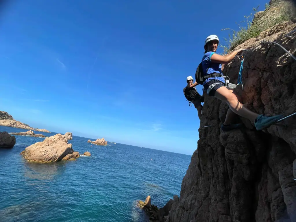 Vía ferrata Cala del Molí Costa Brava con guía desde Barcelona